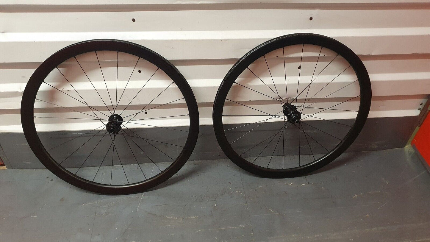 Specialized Roval C38 Carbon Fibre 700c Tubeless Carbon Disc Wheels DT Swiss Hub