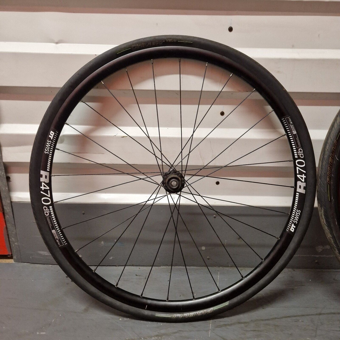 DT Swiss R470RB Disc wheelset - Centrelock - Through Axle Pirelli Cinturato 35c