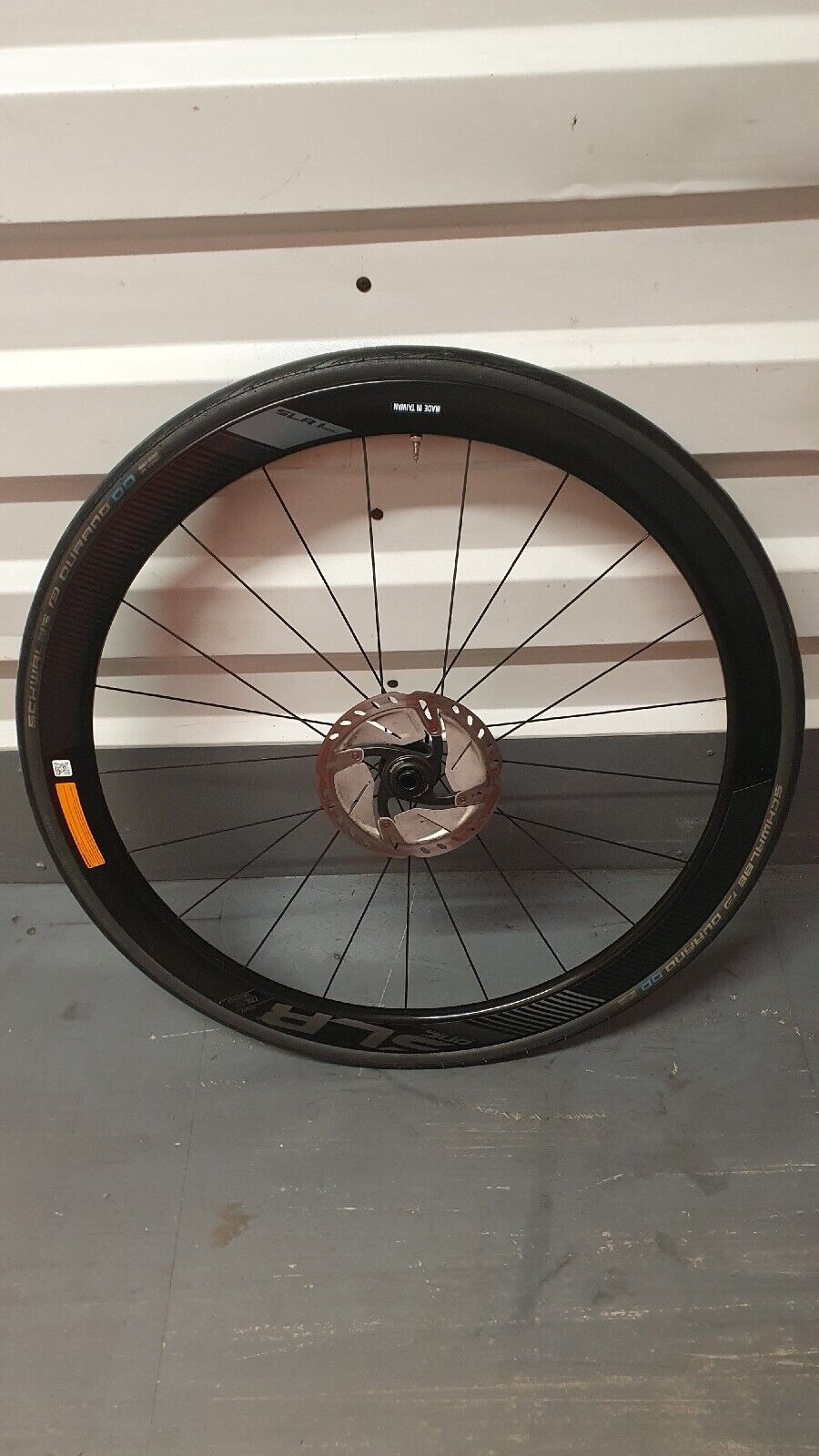 Giant SLR 1 Carbon Front wheel, Disc brake, Through Axle. 42mm rim. Tubeless