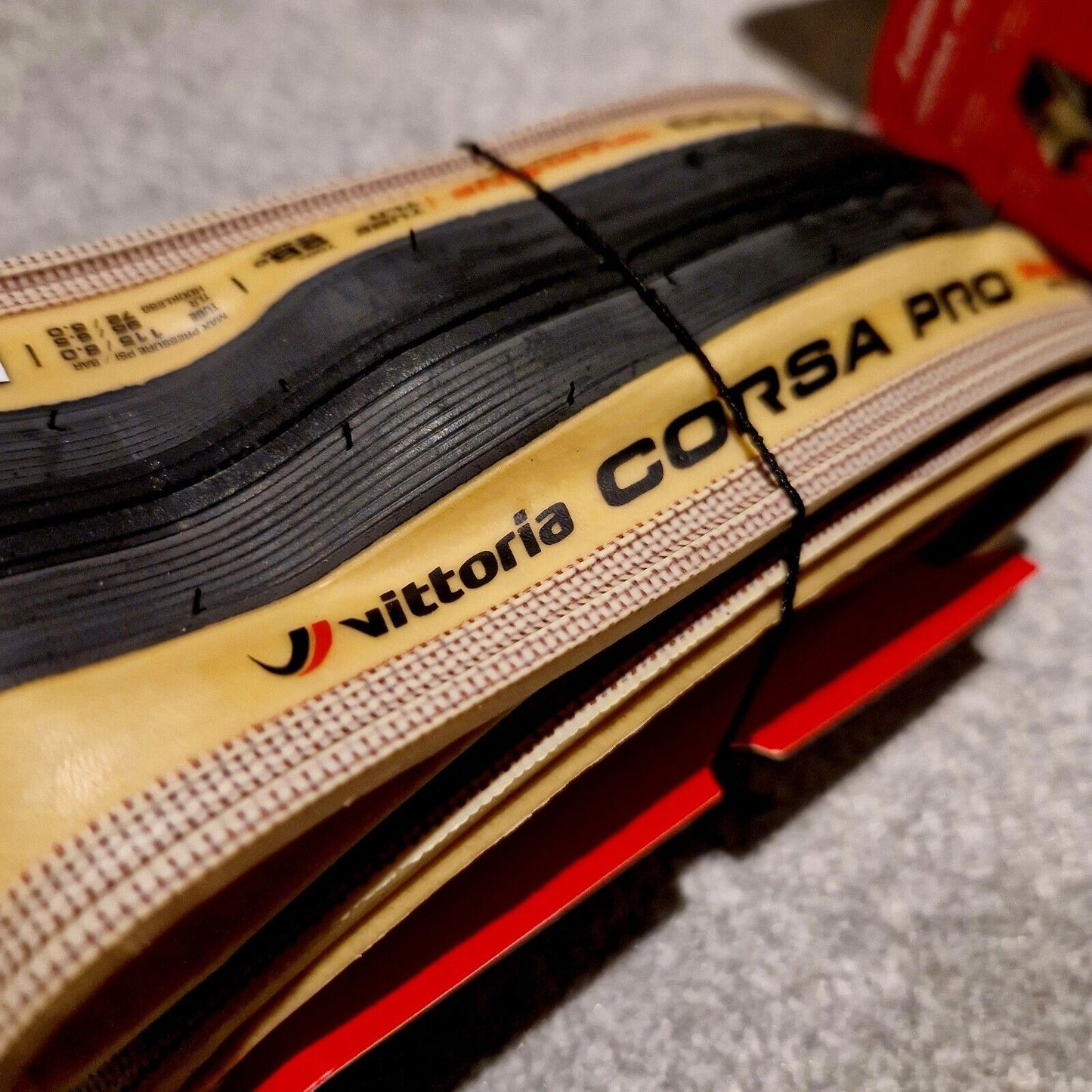 Vittoria Corsa Pro 700x28c Folding Tubeless Hookless Clincher Tan Wall G2.0 Tyre